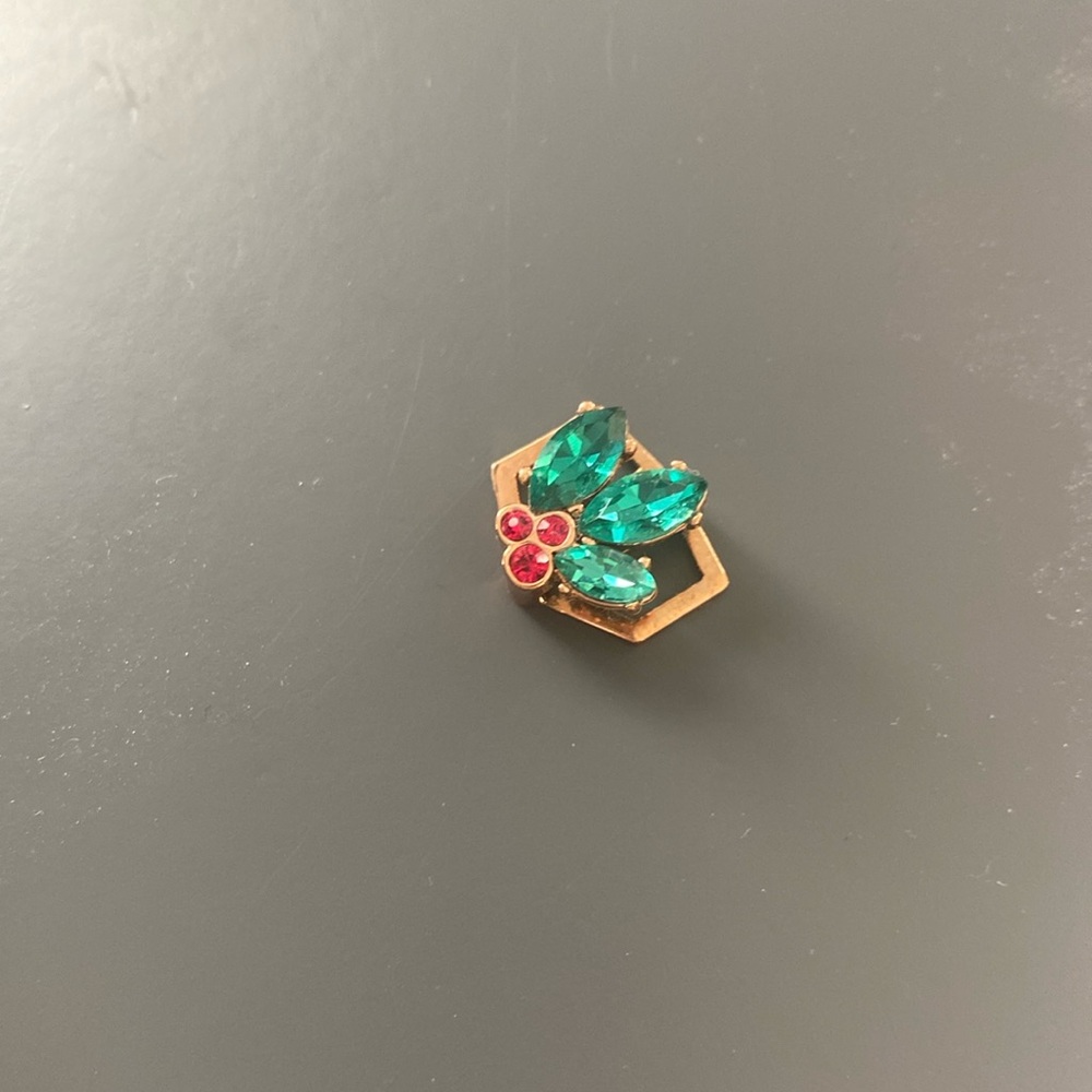 Holly charm for @hesnapp